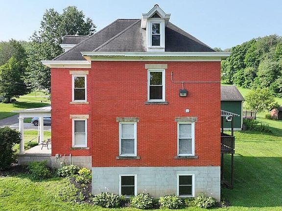 3rd image of 6 Craig St