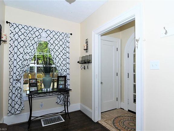 5th image of 205 Storer Ave