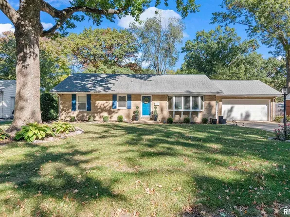 2131 Greenbriar Rd, Leland Grove, IL 62704