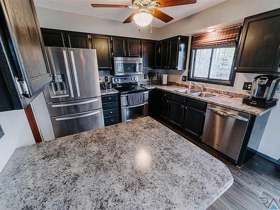 2nd image of 901 S Suburban Dr