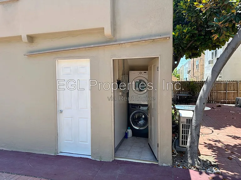 1016 1/2 S Crescent Heights Blvd — Photo 22