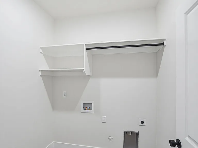 435 E River Ln — Photo 16
