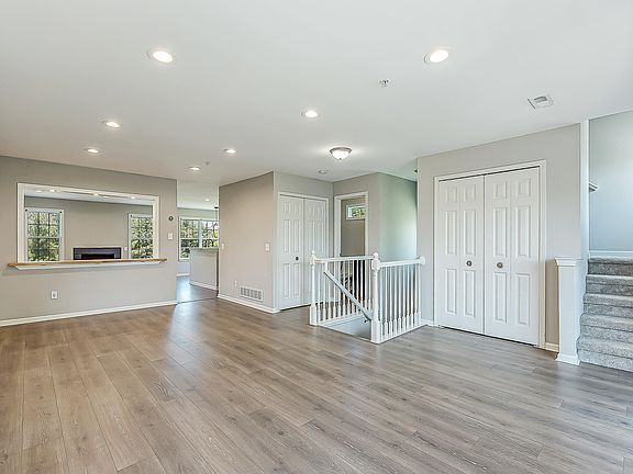 5th image of 2865 Barclay Way