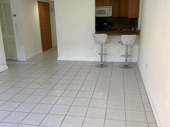 1300 W 47th Pl APT 118, Hialeah, FL 33012