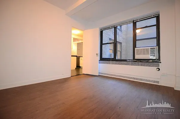 Rented by Manhattan Realty Group | media 6
