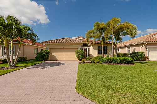 421 NW Sunview Way Photo 1