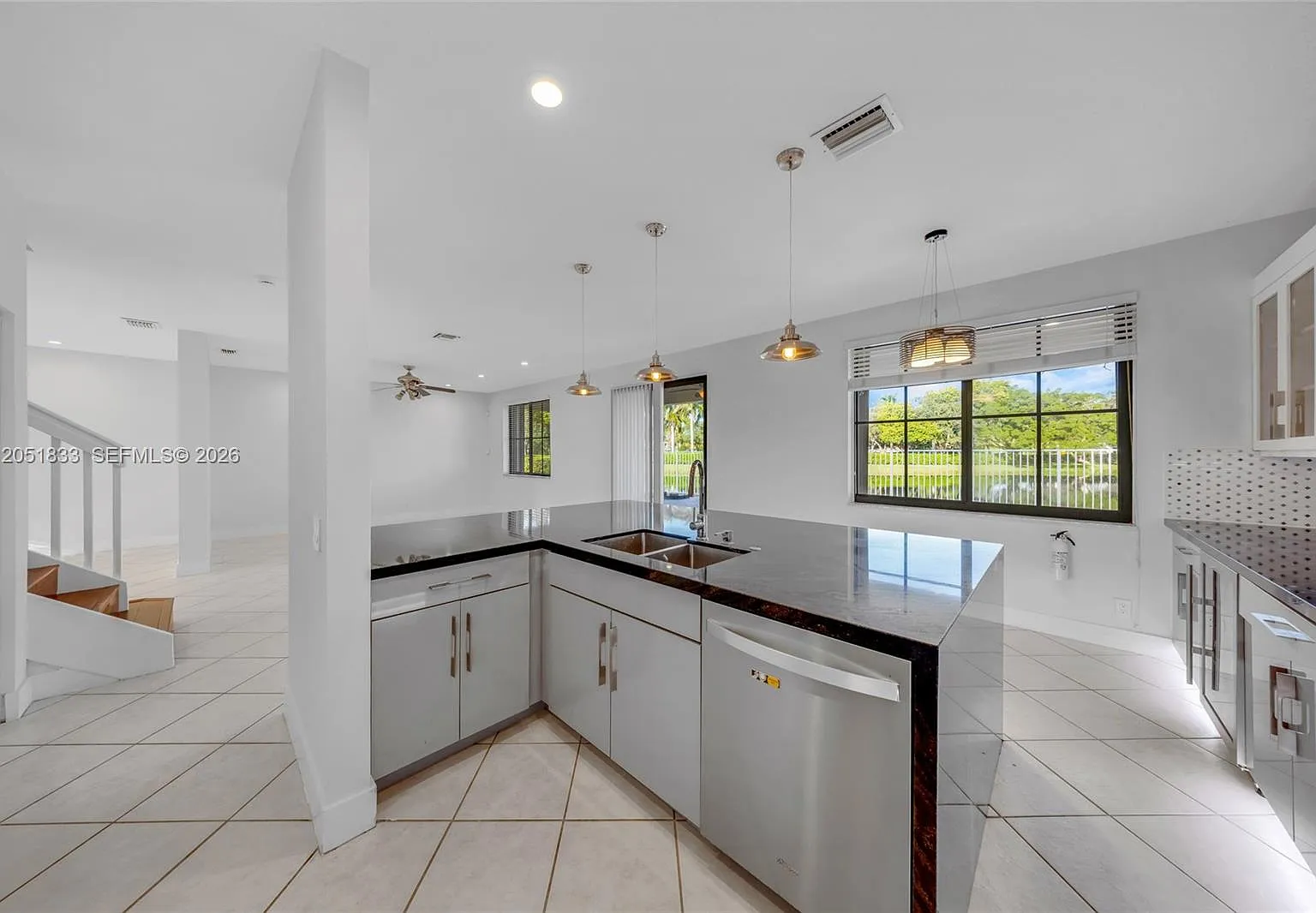 5 bed, 3.5 bath, 2480 sqft, $6,500 — Photo 4