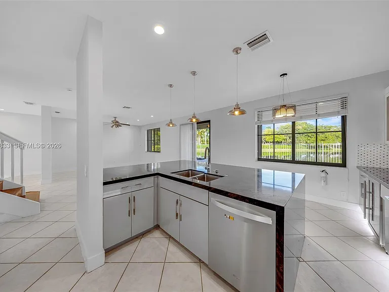 1538 Tamarind Ct — Photo 35