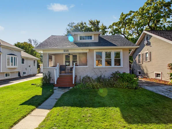 225 W School St, Villa Park, IL 60181