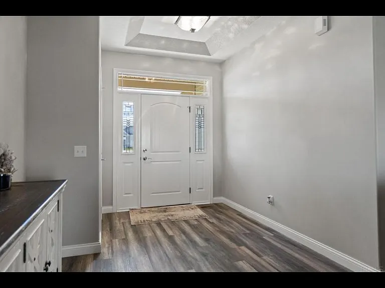 303 Edenbridge Blvd — Photo 16