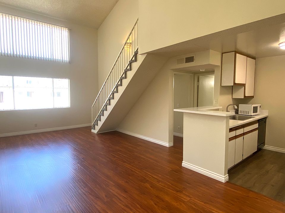 1st image of 405-836 S Berendo St
