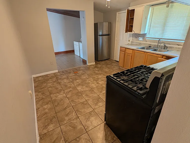 3401 NW Williams Ave — Photo 6
