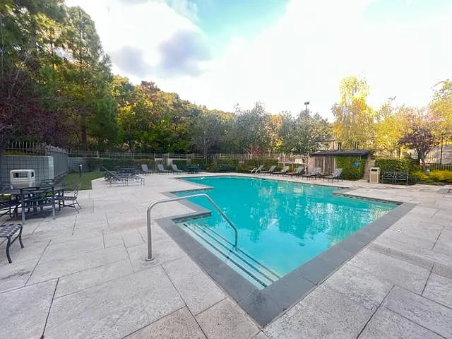 600 Canyon Oaks Dr #F — Photo 52