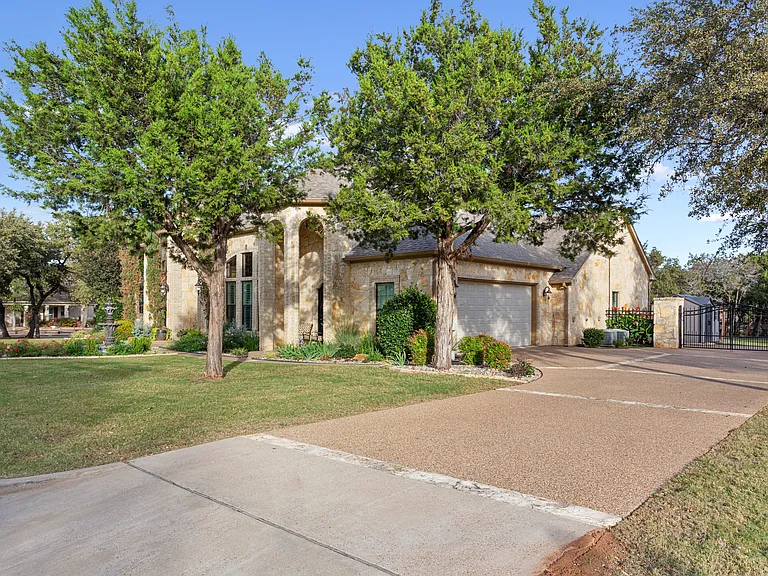 8464 Spicewood Springs Rd — Photo 49