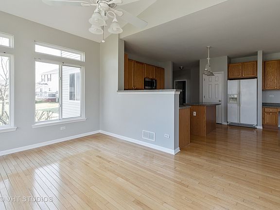 5th image of 2030 Burr Oak Ct