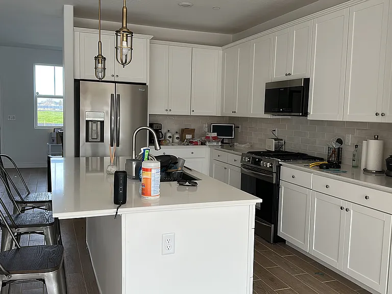 2573 W Claridge Way — Photo 1