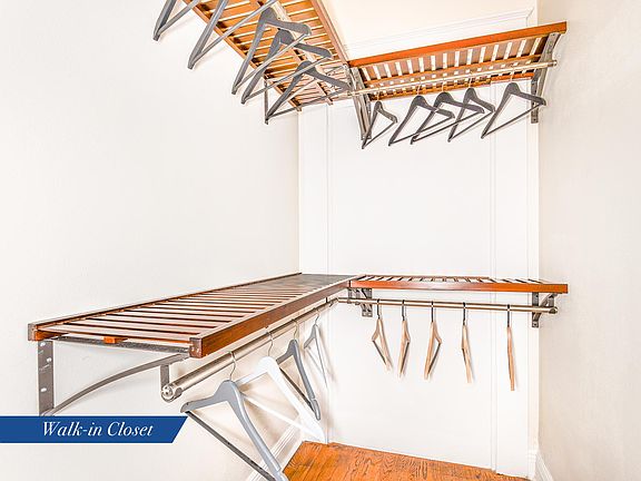 4th image of 210 W Hyde Park Pl APT 4