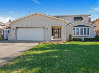 15749 Arroyo Dr, Oak Forest, IL 60452