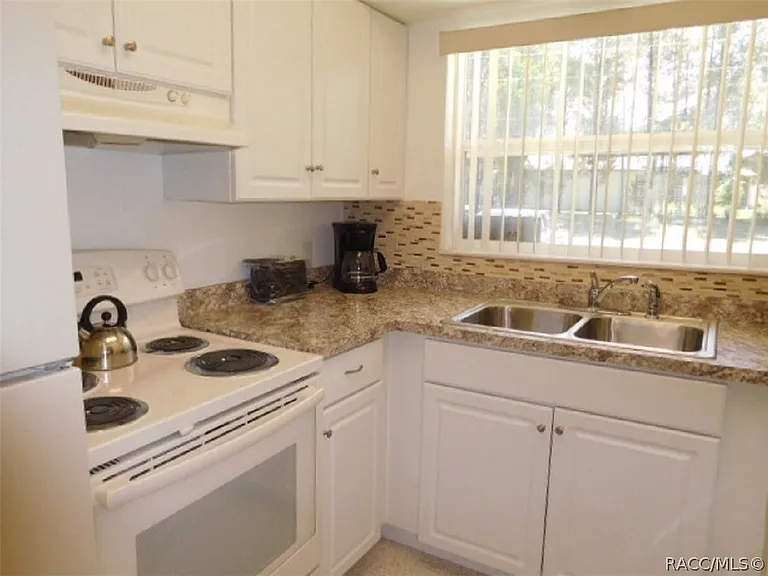3515 S Fitch Ave — Photo 2