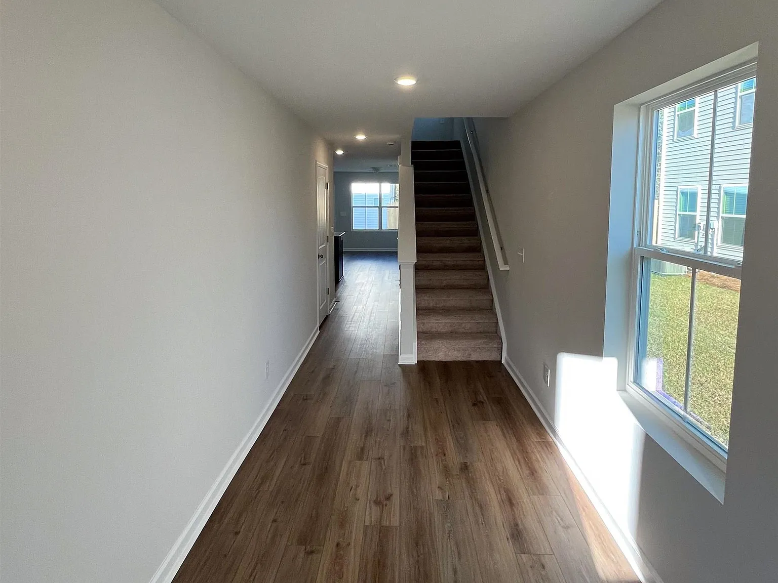 3 bed, 1672 sqft, $2,050 — Photo 2