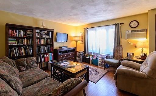3rd image of 60 Casablanca Ct