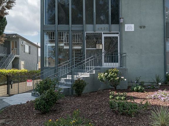 2nd image of 6823 Variel Ave APT 8