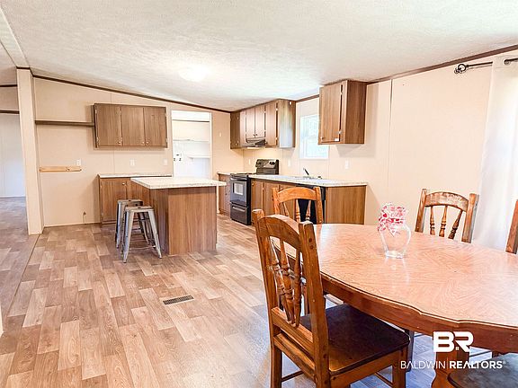 3rd image of 279 Travis Rd
