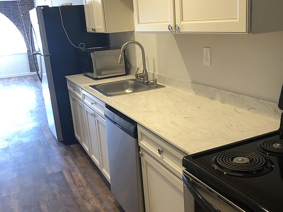 3rd image of 402 Broadway #480712