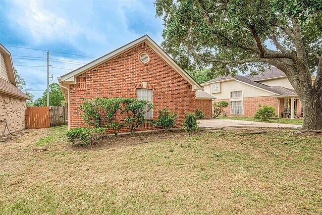 22319 Rangeview Dr — Photo 2