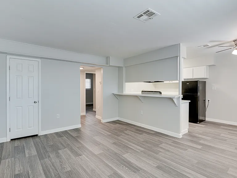 Red Rock Cove Apartments — Photo 14