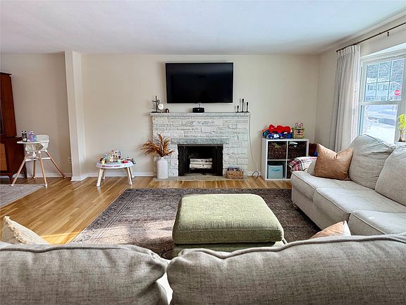 3rd image of 3613 Alameda Ln
