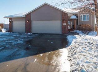6821 S Avalon Cir, Sioux Falls, SD 57108
