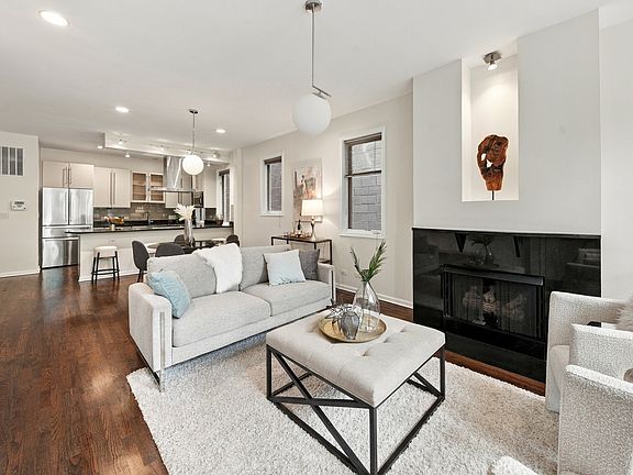 4th image of 853 N Wood St #1