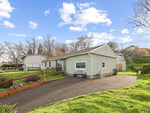 3rd image of 715 SW 27th St