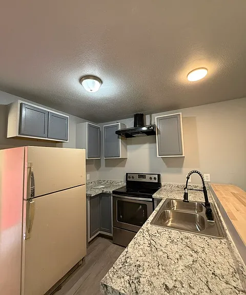5440 48th St — Photo 3