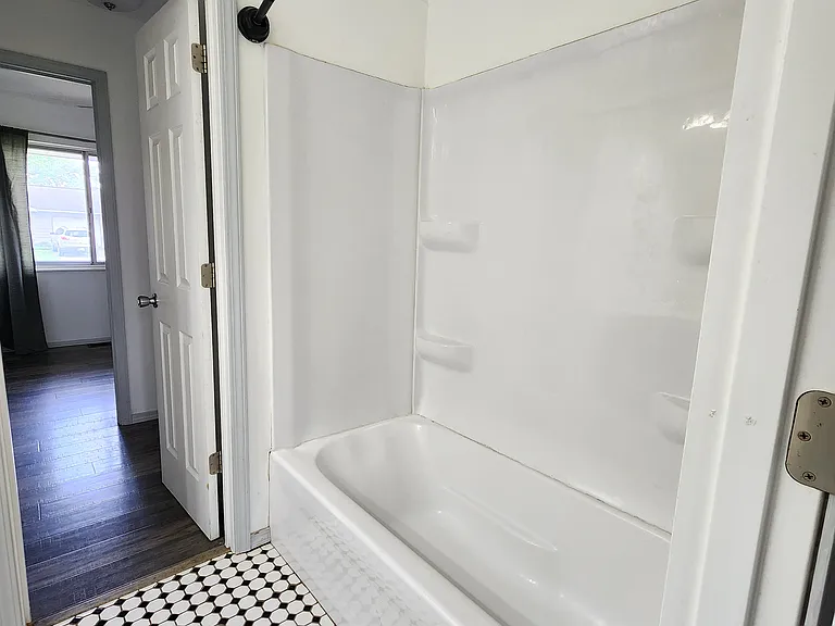 1212 Hollyhock Ln — Photo 5