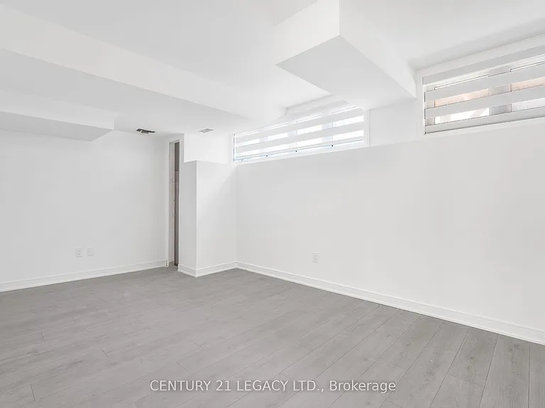 131 Blue Forest Cres — Photo 35
