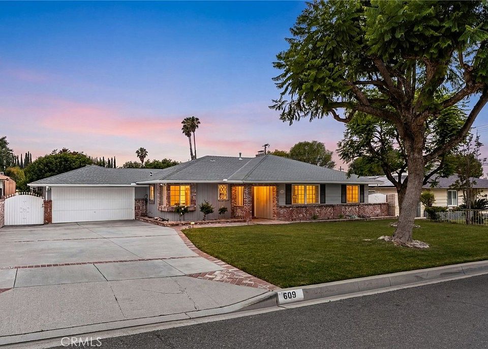 1st image of 609 S Almirante Dr