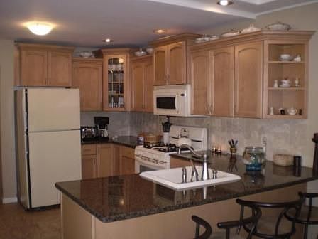 New Kitchen w/granite
