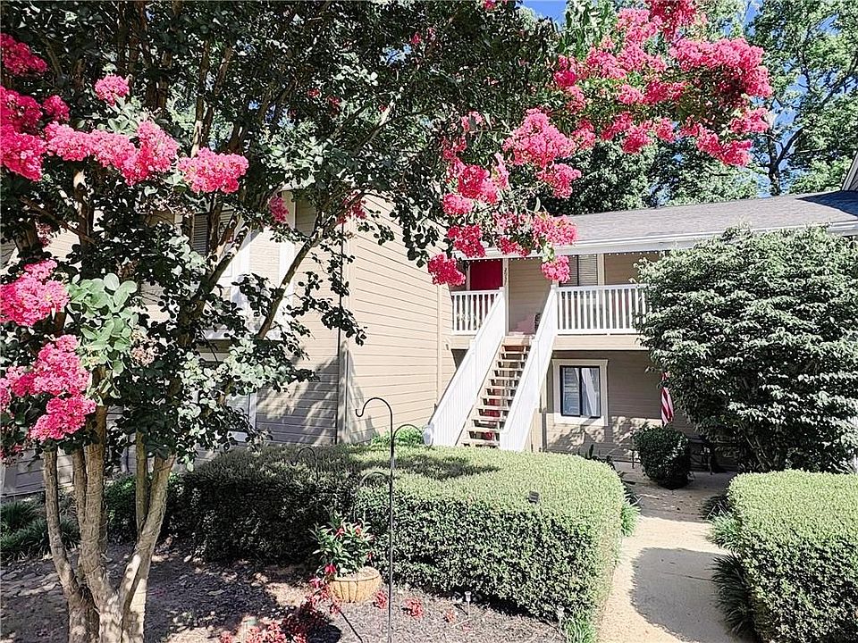 1st image of 2937 Torreya Way SE