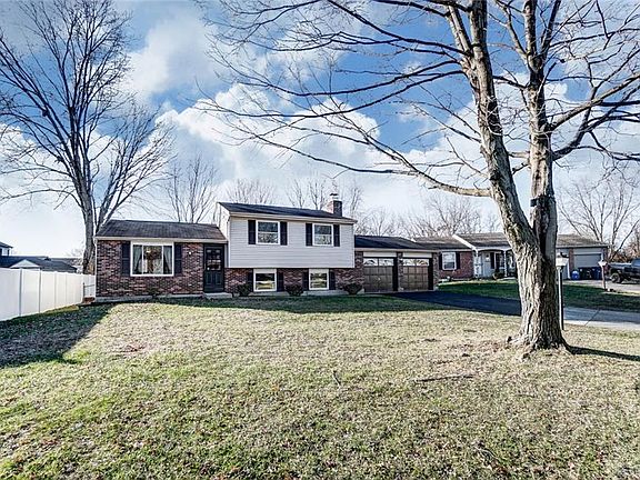 3rd image of 5812 Golden Oak Ct
