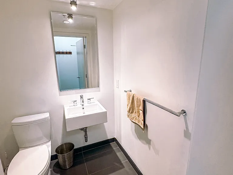 522 W 8th Ave #208 — Photo 8