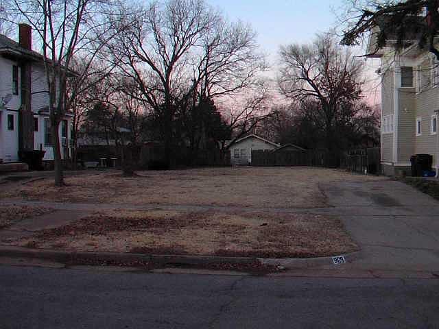 2nd image of 911 NW 19th St Lot 23 & 024