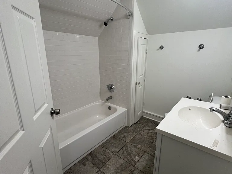 Upstairs tiled bath