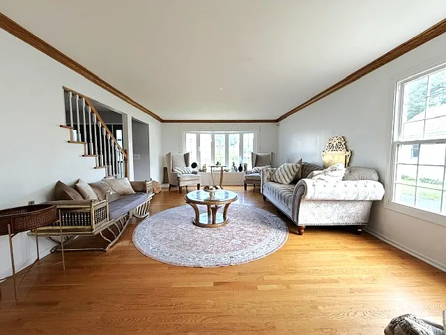 4 bed, 2.5 bath, 2252 sqft, $3,600 — Photo 3