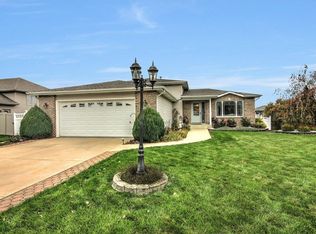 200 W 128th Pl, Crown Point, IN 46307