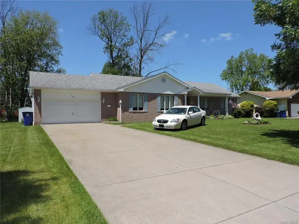 181 Amherston Dr, Williamsville, NY 14221