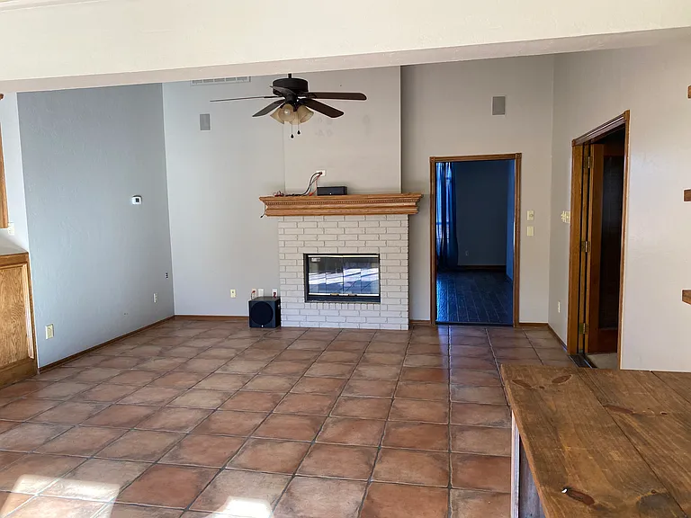 806 NW Seaton Pl — Photo 4