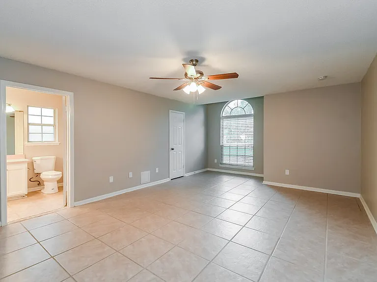 401 Baybrook Dr — Photo 11