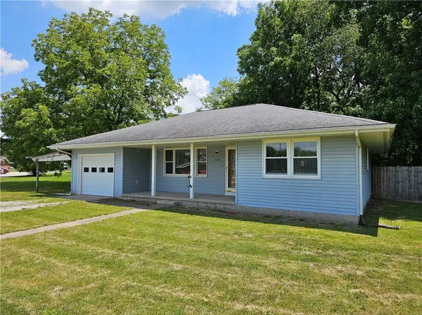 304 N Jay Hayden Dr, Greenup, IL 62428